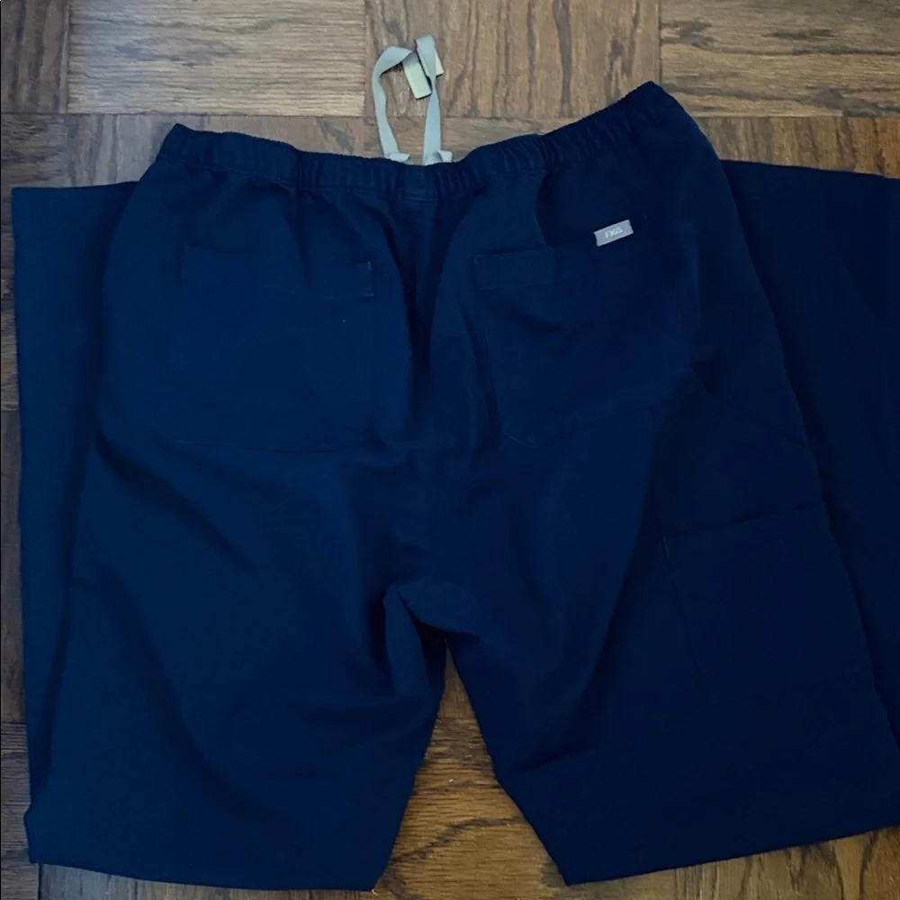 Figs navy scrub  Pants size: XL